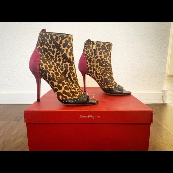 BRAND NEW Salvatore Ferragamo Womens Heels booties - Picture 1 of 10